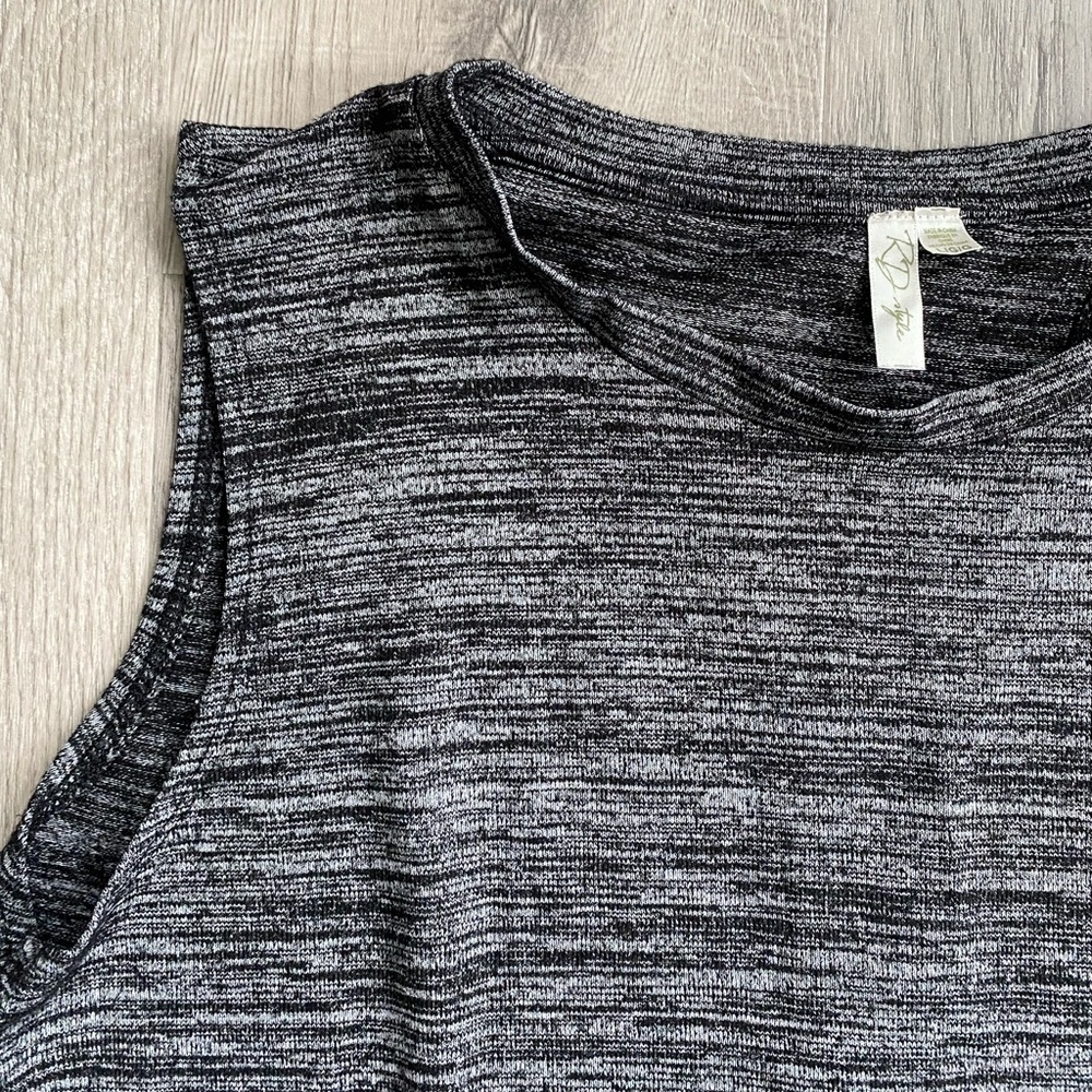 Gray Open-back Tank Top - Picture 3 of 4